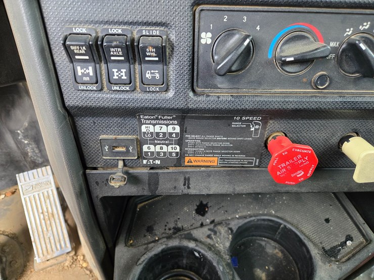 2012-caterpillar-ct660-image-81