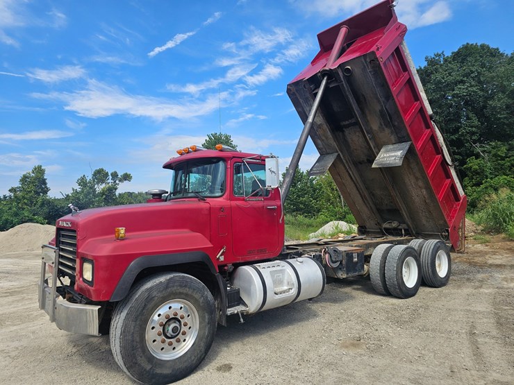 #15804-•-1998-mack-rd688s-dump-truck-image-45