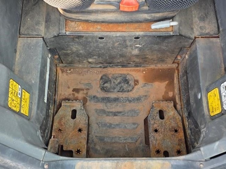 2021-bobcat-t76-image-46