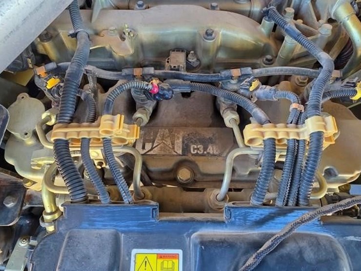 2018-caterpillar-tl642d-image-44