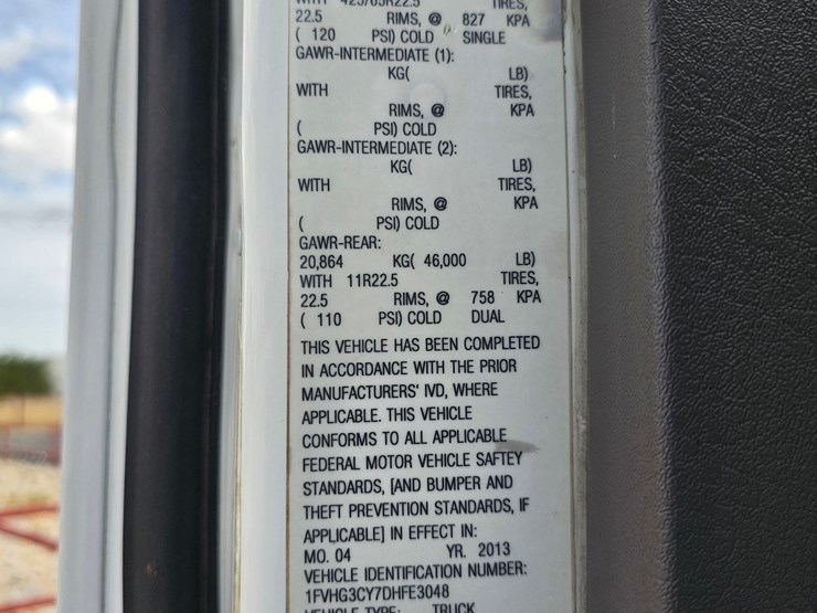 2013-freightliner-114sd-image-6