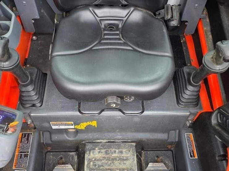 2016-kubota-ssv65-image-42
