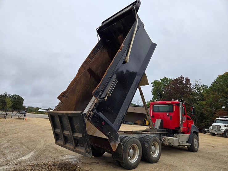 2012-caterpillar-ct660-image-28
