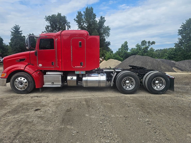 #15801-•-2012-peterbilt-384-sleeper-truck-image-16