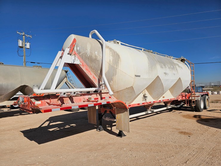1979-fruehauf-1,070-cu-ft-t/a-pneumatic-dry-bulk-trailer-image-1
