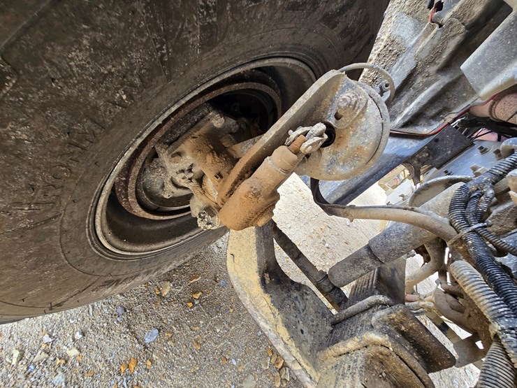 2012-caterpillar-ct660-image-65