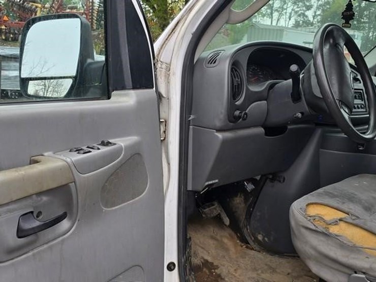 2006-ford-e250-image-16