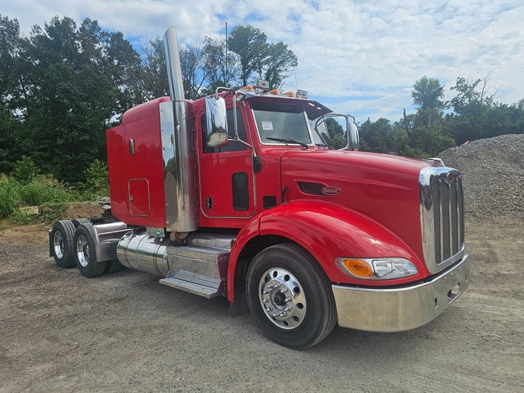 #15801-•-2012-peterbilt-384-sleeper-truck-image-49