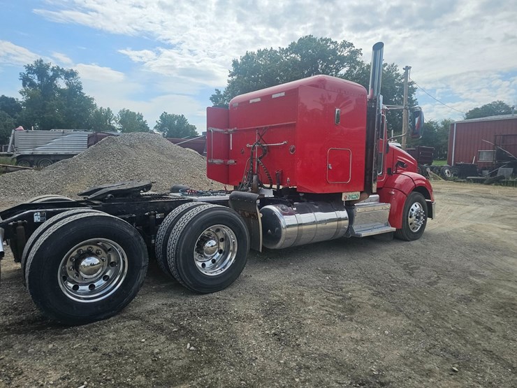 #15801-•-2012-peterbilt-384-sleeper-truck-image-36
