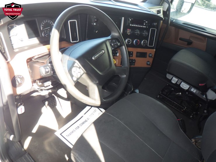 2023-freightliner-cascadia-126-image-16