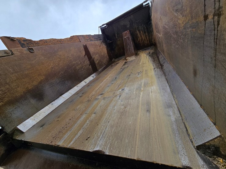 2012-caterpillar-ct660-image-37