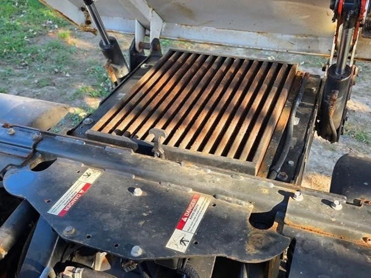 2010-bobcat-toolcat-5600-image-42