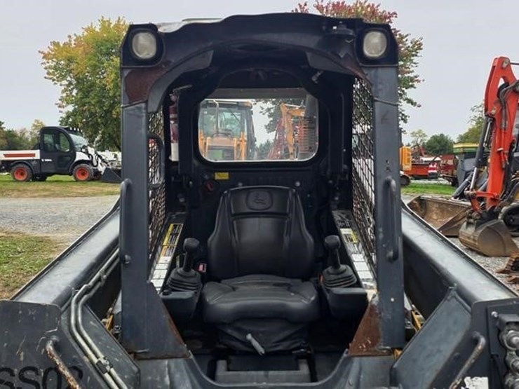 2017-deere-323e-image-39