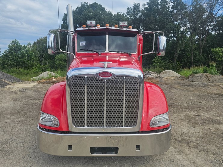 #15801-•-2012-peterbilt-384-sleeper-truck-image-55