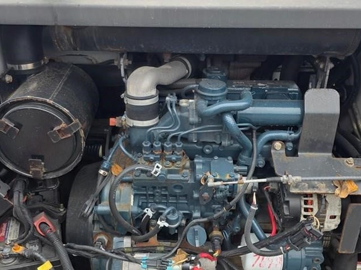 2012-bobcat-s650-image-42