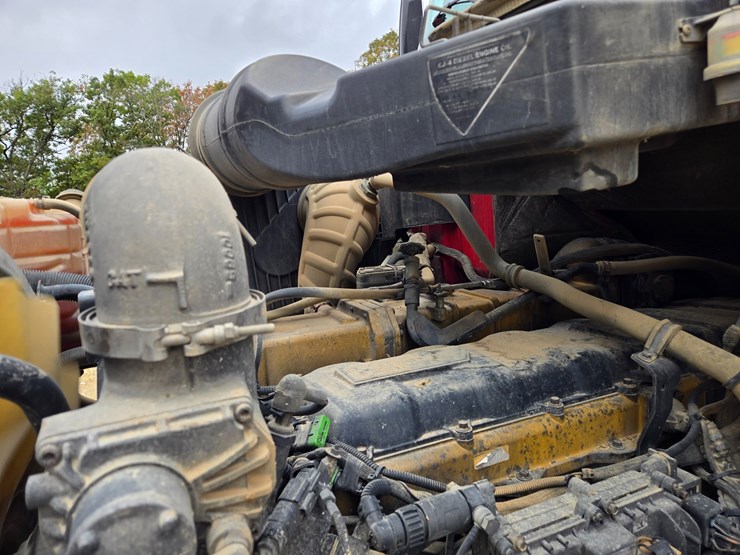 2012-caterpillar-ct660-image-51