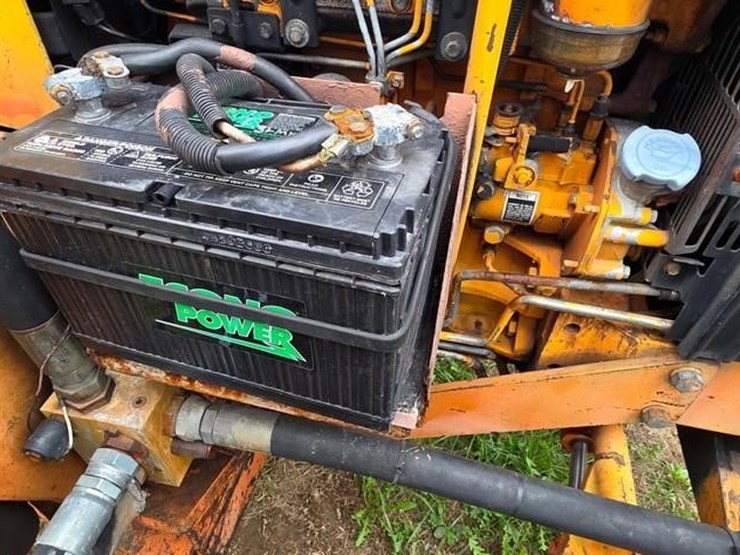 new-holland-6640-image-36