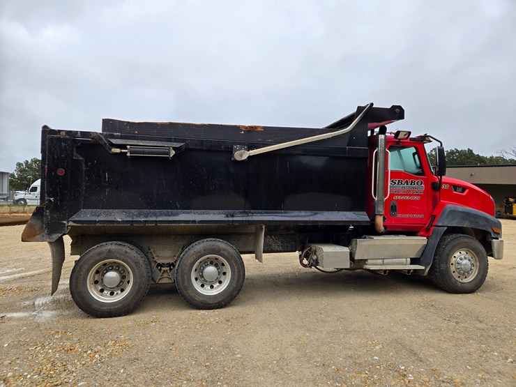 2012-caterpillar-ct660-image-18