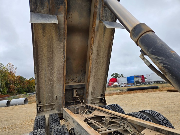 2012-caterpillar-ct660-image-33
