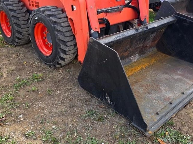 2019-kubota-ssv75-image-32