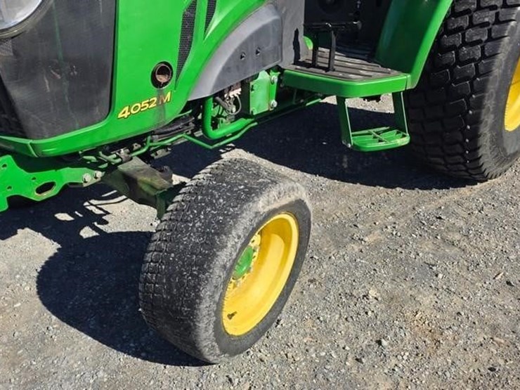 john-deere-4052m-image-23
