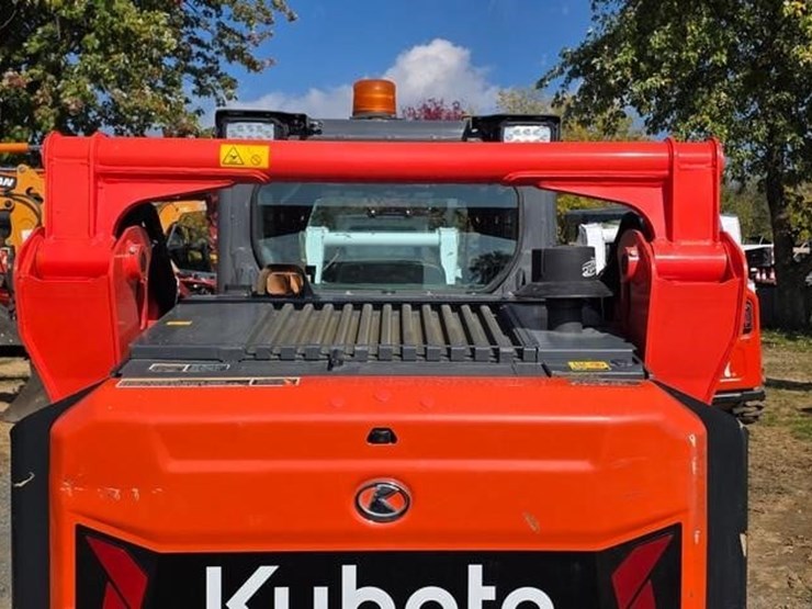 2023-kubota-svl75-3-image-21
