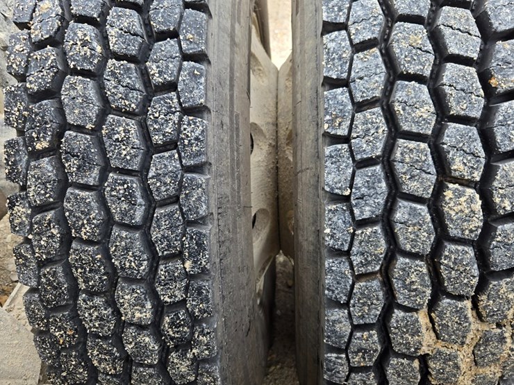 2012-caterpillar-ct660-image-106