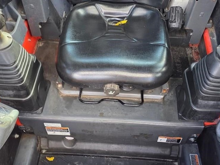 2019-kubota-ssv75-image-44