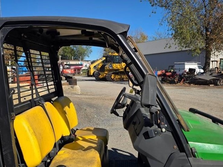 2021-john-deere-gator-xuv-835e-image-9