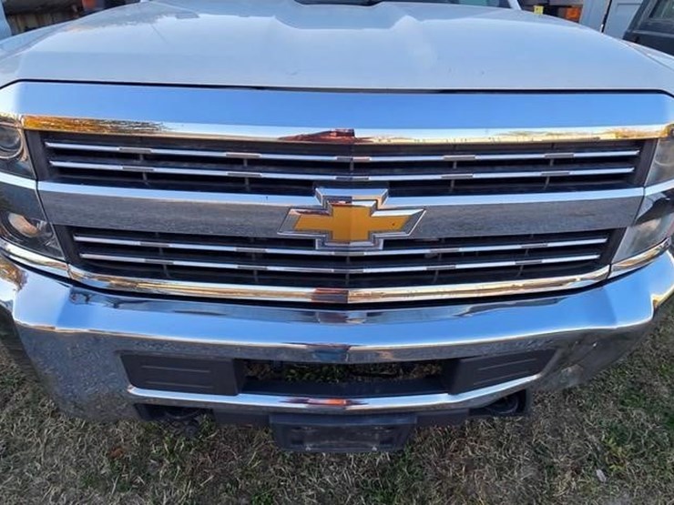 2015-chevrolet-silverado-3500hd-image-39