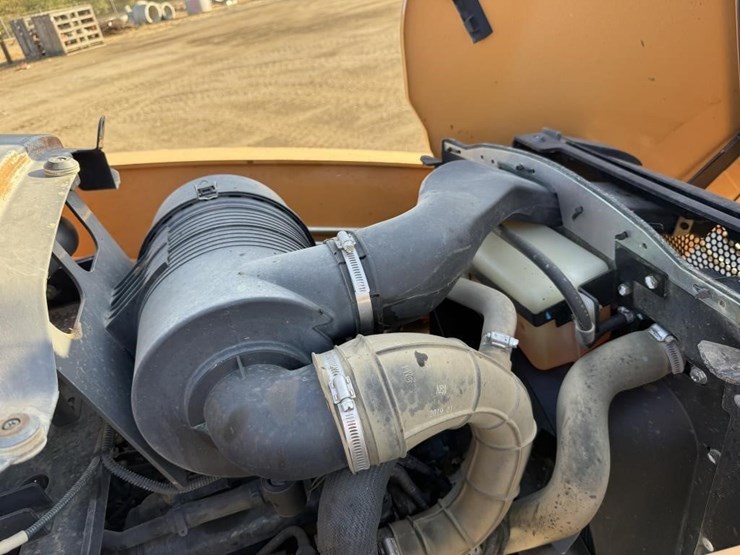 2019-case-570n-ep-skip-loader-image-41