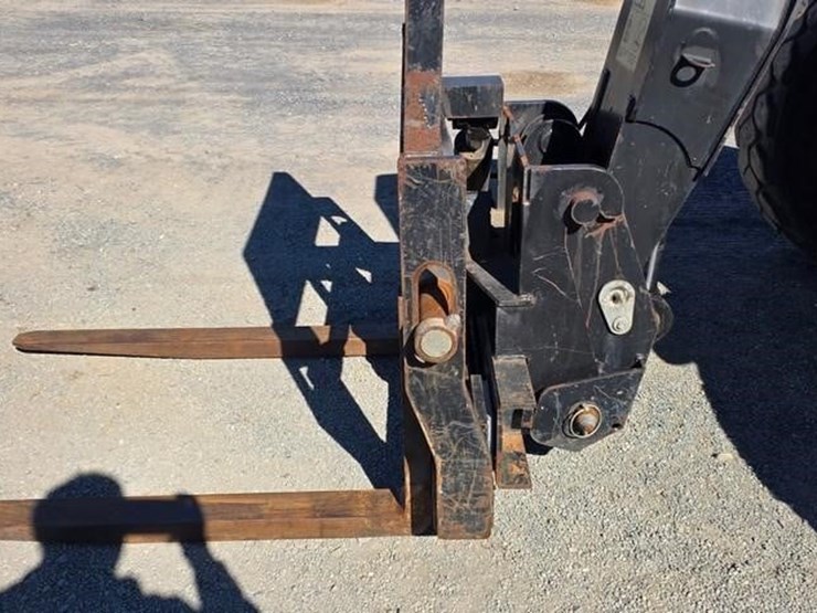 2018-caterpillar-tl642d-image-8