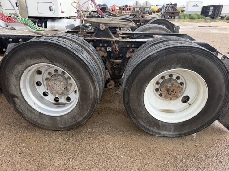 2019-kenworth-t880-image-10