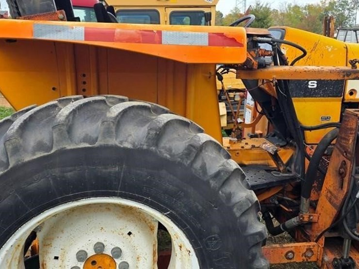 new-holland-6640-image-12
