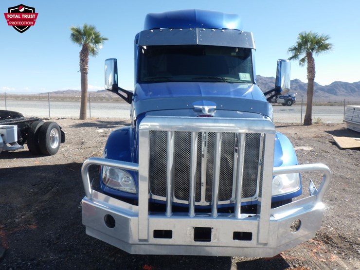 2020-peterbilt-579-image-2