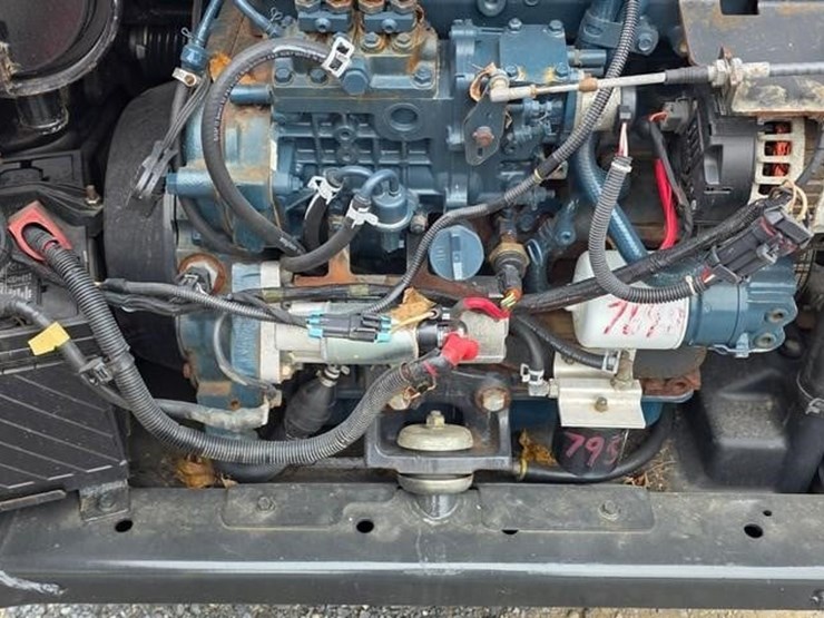 2012-bobcat-s650-image-41