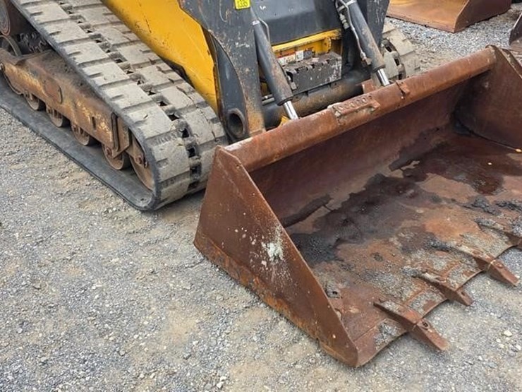 2017-deere-323e-image-6