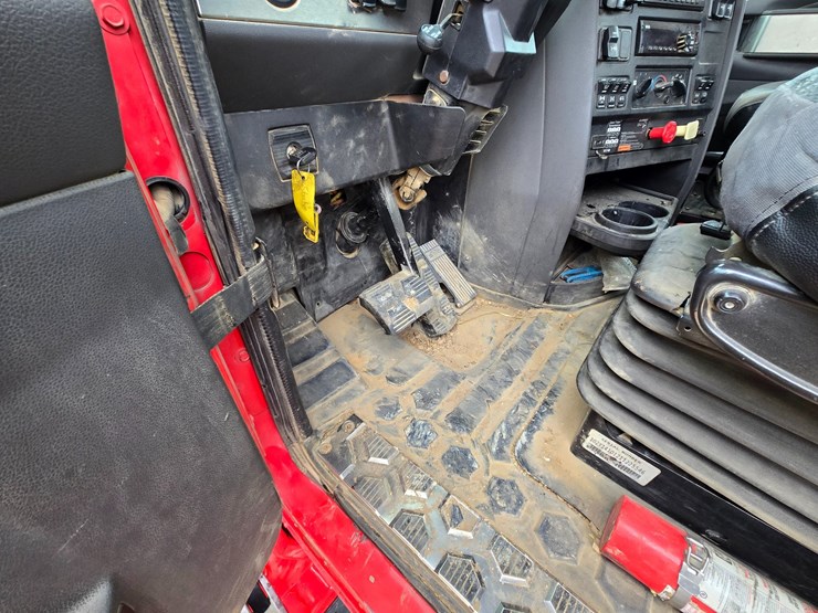 2012-caterpillar-ct660-image-70