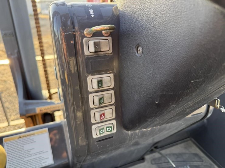 2019-case-588h-rough-terrain-forklift-image-9