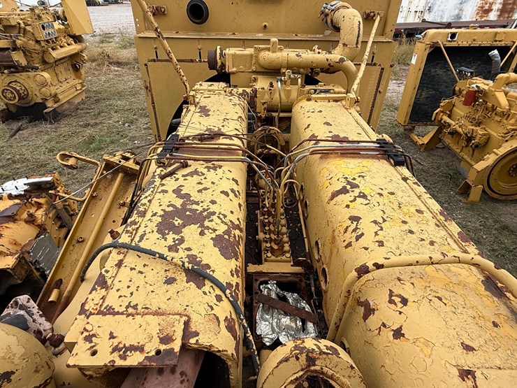 caterpillar-d379-image-6
