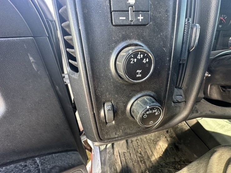 2015-chevrolet-silverado-2500-image-26