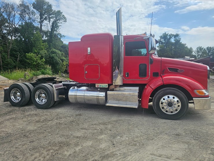 #15801-•-2012-peterbilt-384-sleeper-truck-image-45