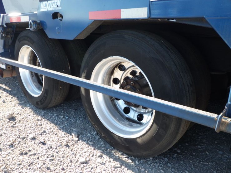 2021-peterbilt-389-image-19