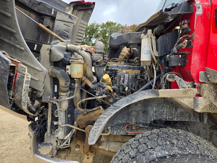 2012-caterpillar-ct660-image-46