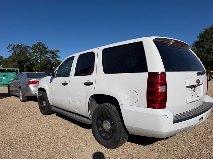 2013-chevrolet-tahoe-image-4