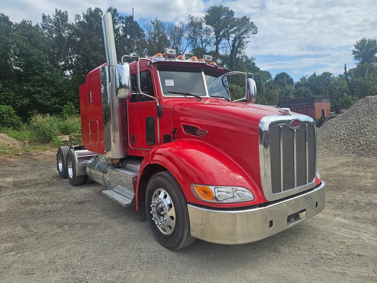 #15801-•-2012-peterbilt-384-sleeper-truck-image-51
