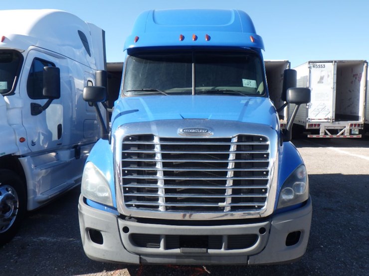 2017-freightliner-cascadia-125-image-2