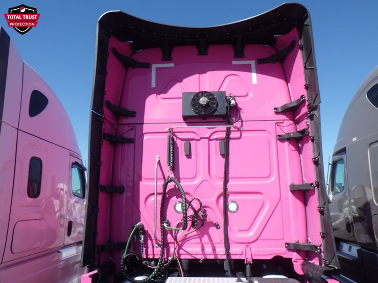 2024-freightliner-cascadia-126-image-13