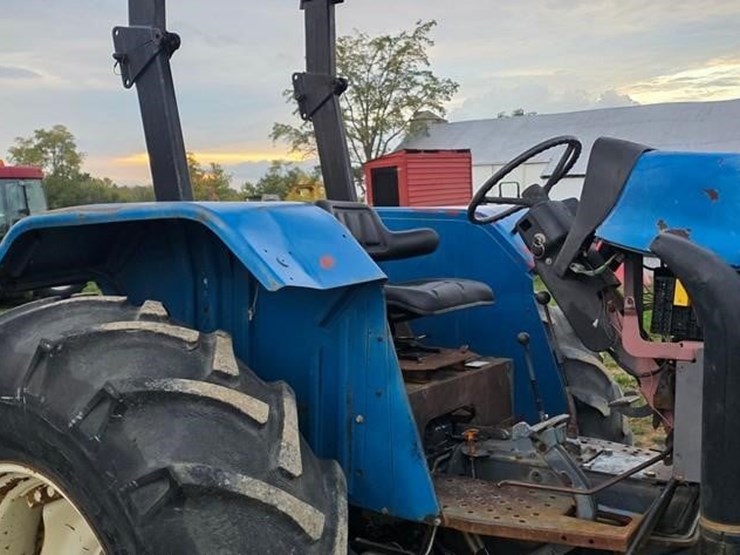 new-holland-ts110-image-11