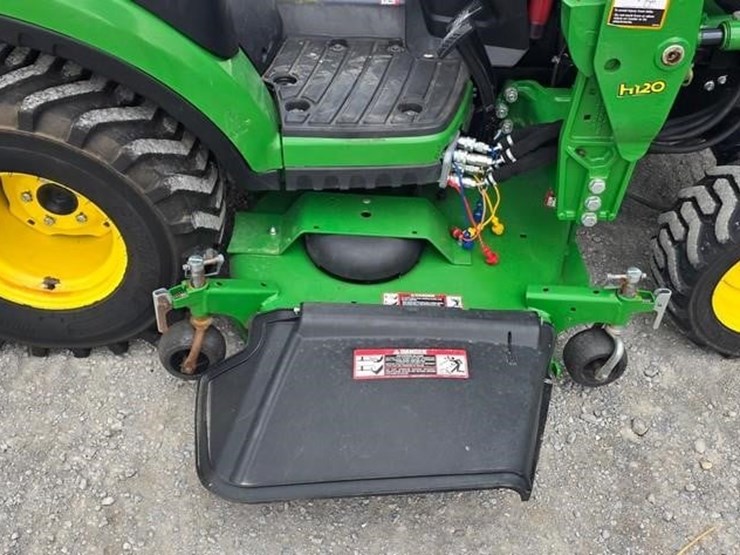 2014-john-deere-1025r-image-10